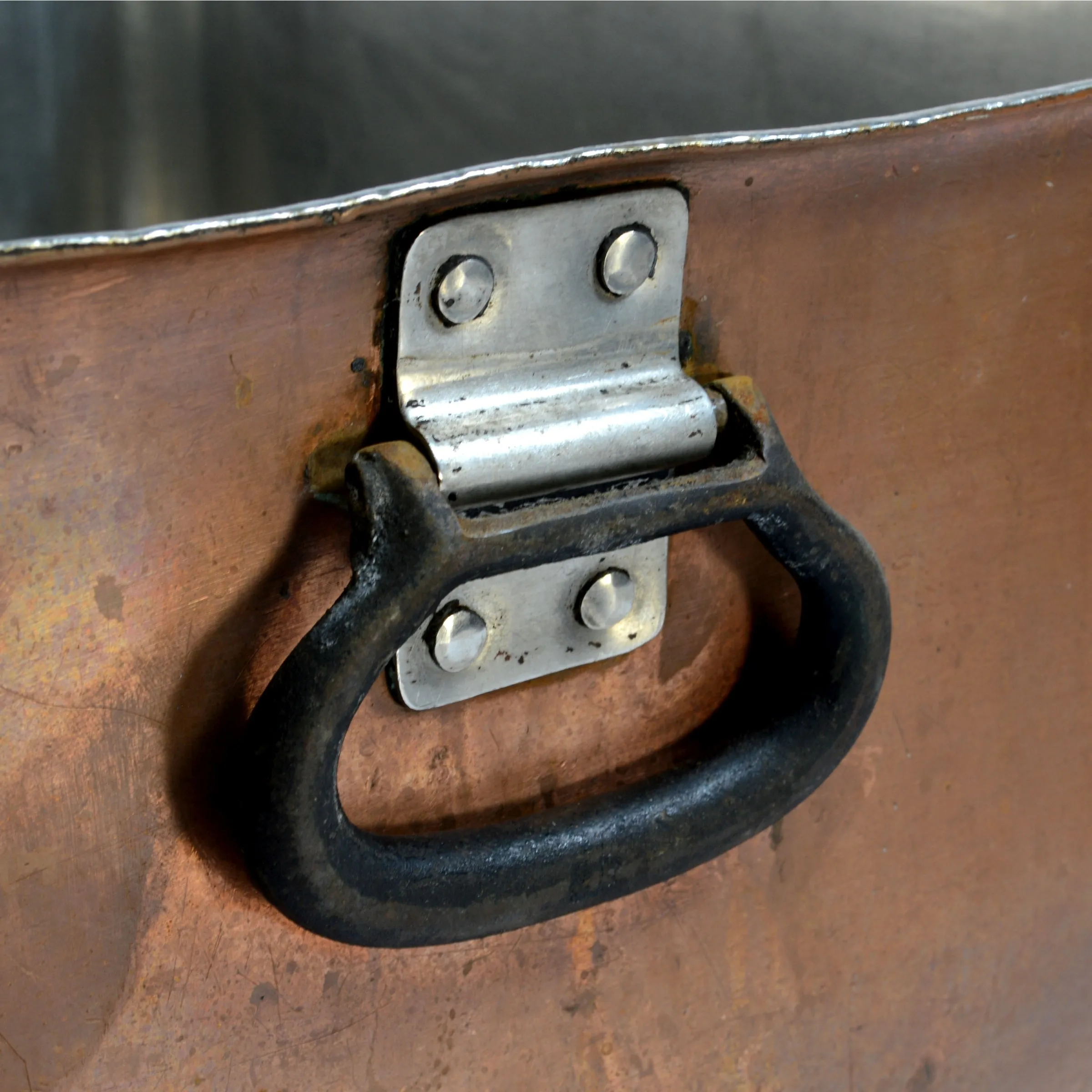 Antique HEAVY COPPER & TIN TUB/WASH-BASIN 14-Gallons CAST IRON HANDLES 27 lbs!!