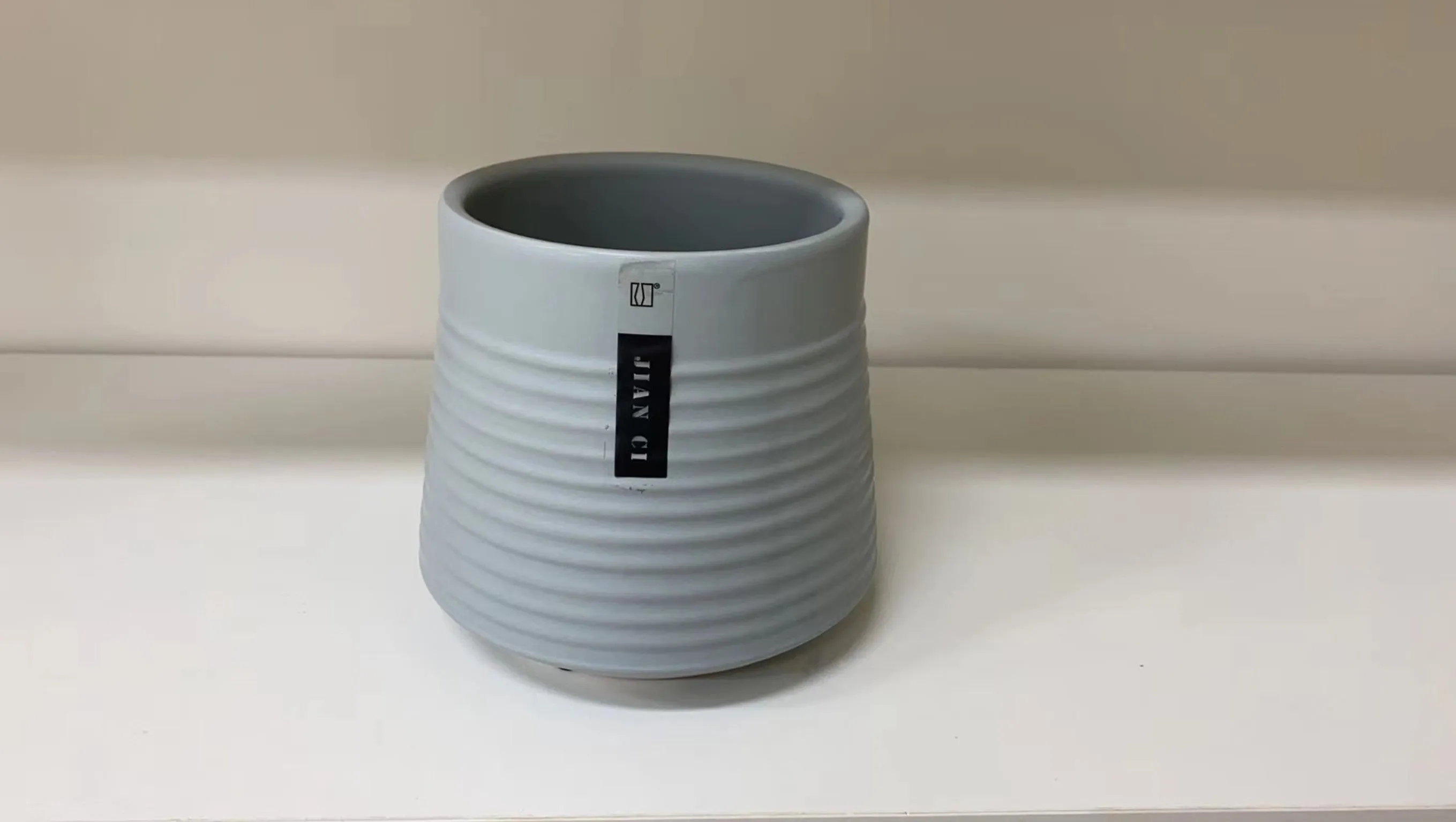 Modern Grey Ribbed Ceramic Pot  for Home & Office